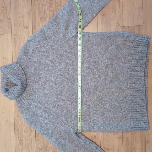 Nili Lotan Baby Alpaca Wool Blend Tan Knit Turtleneck Sweater Size Small - Picture 4 of 7